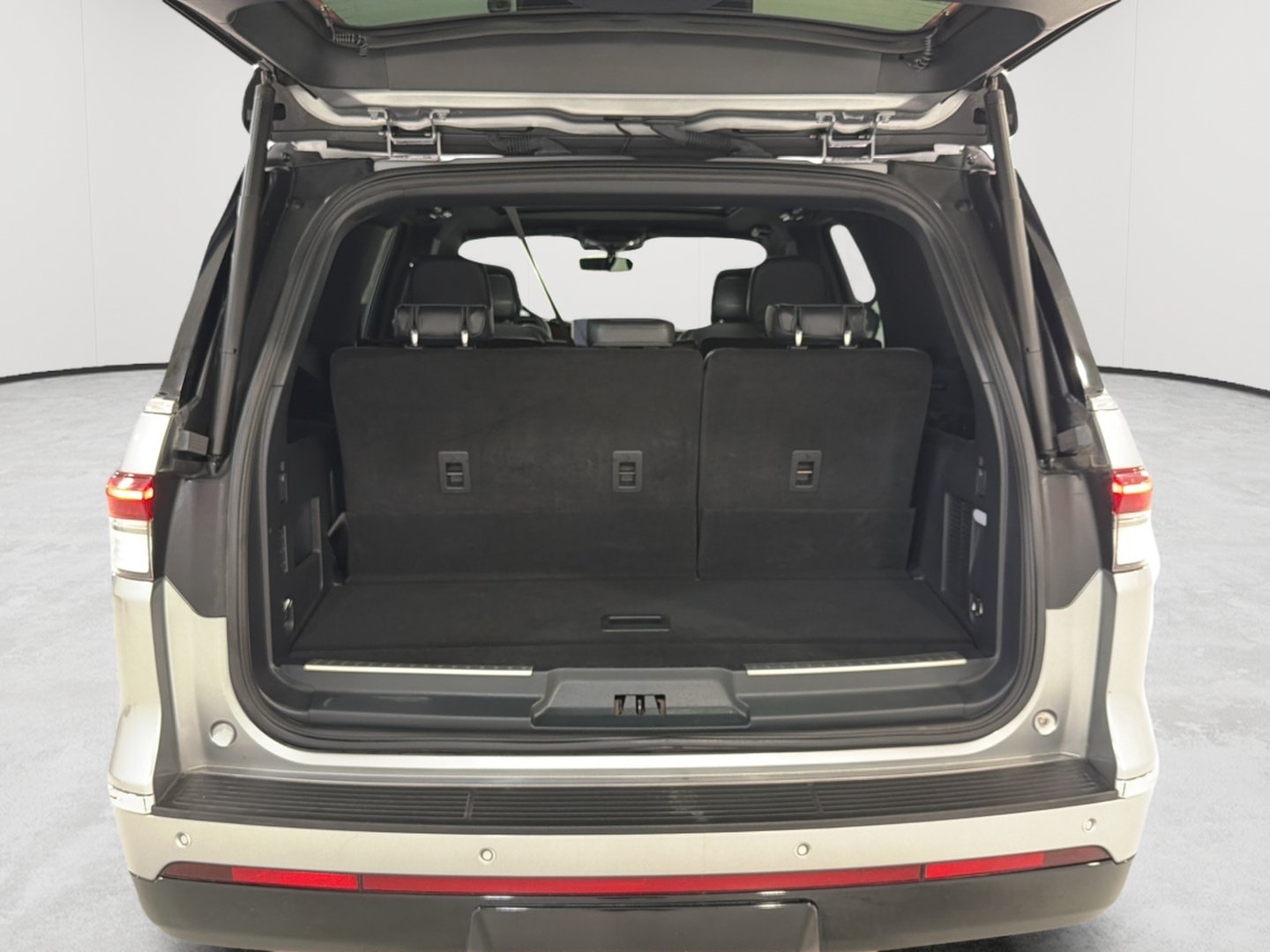 Used 2023 Lincoln Navigator 4WD image 26