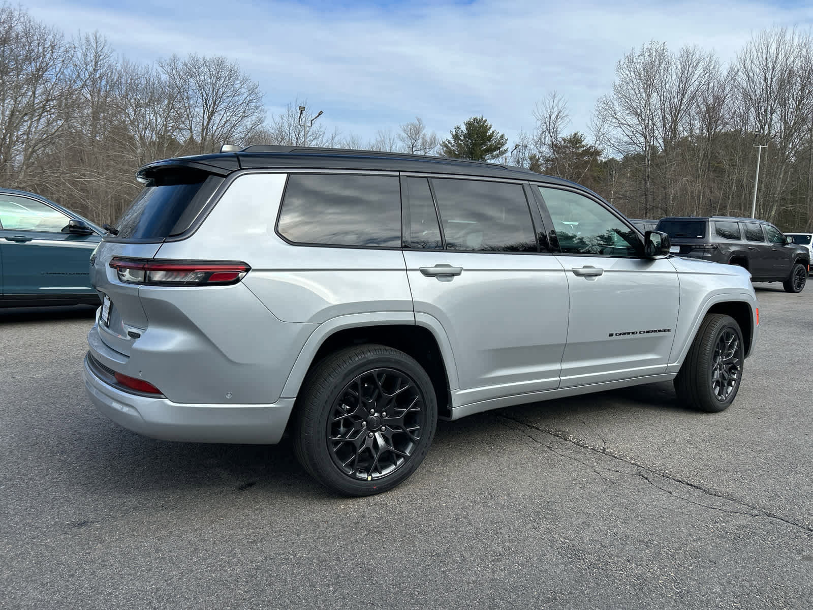 New 2026 Jeep Grand Cherokee L Summit w/ Obsidian Package AWD/4WD image 4
