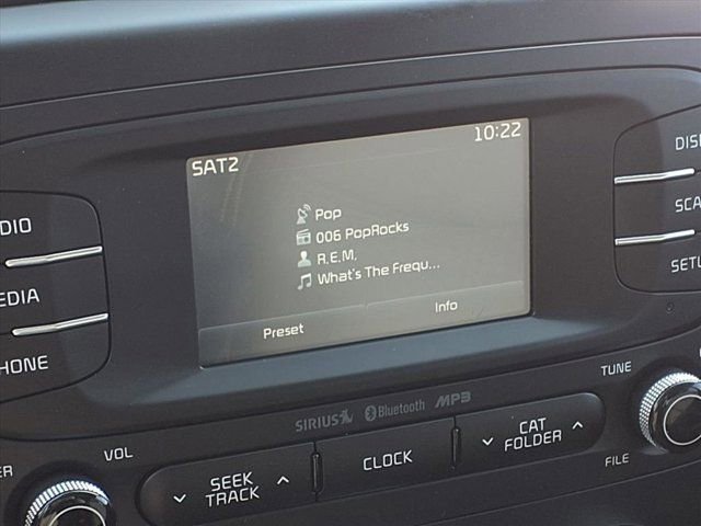 Used 2016 Kia Soul + image 5