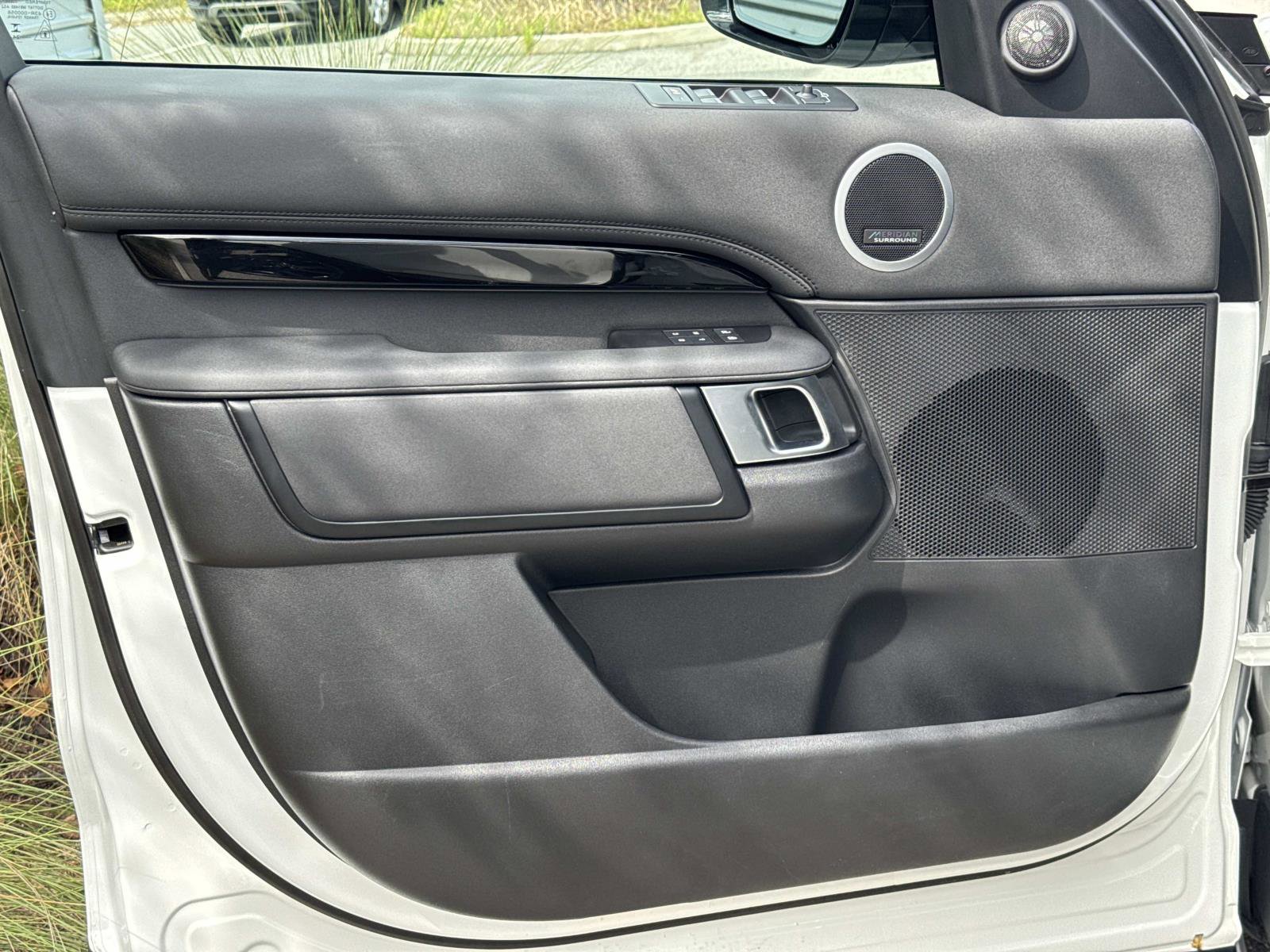 Certified 2025 Land Rover Discovery S image 19