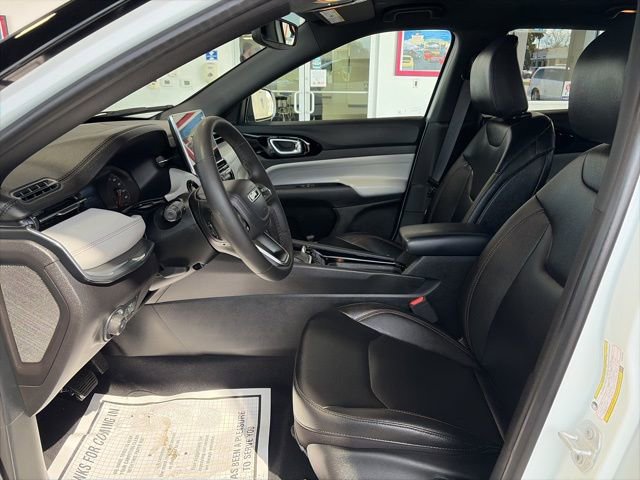 Used 2024 Jeep Compass Limited image 13