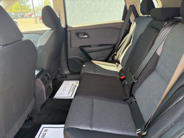Used 2023 Nissan Rogue SV image 14