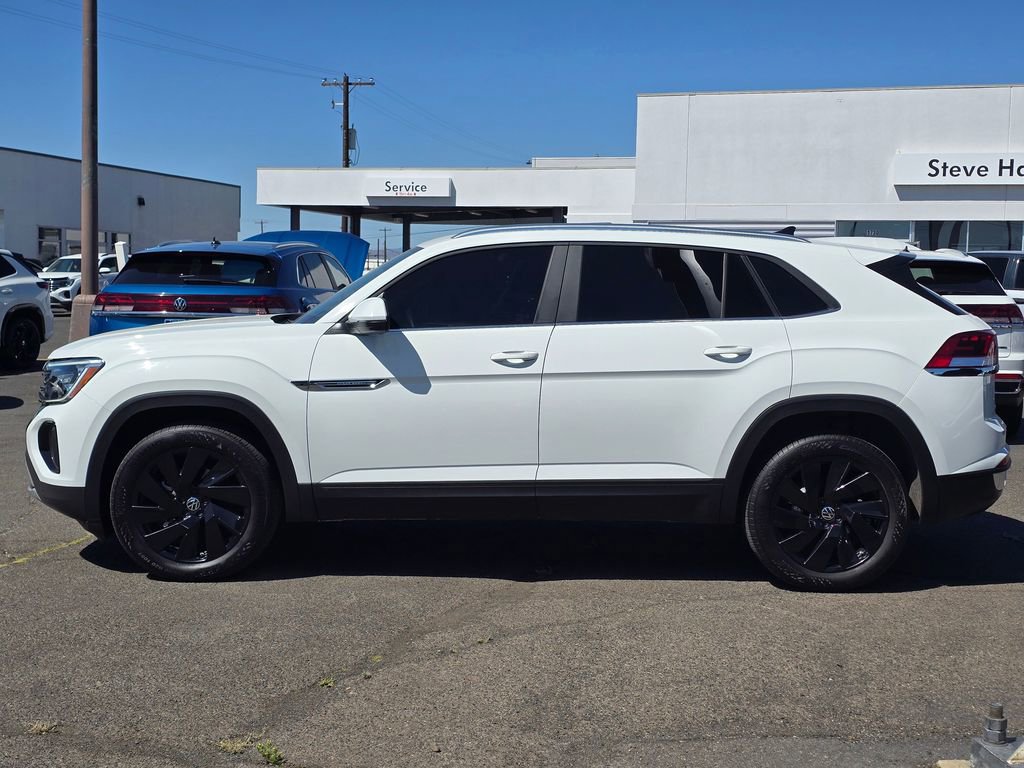 Used 2024 Volkswagen Atlas Cross Sport SE AWD/4WD image 2