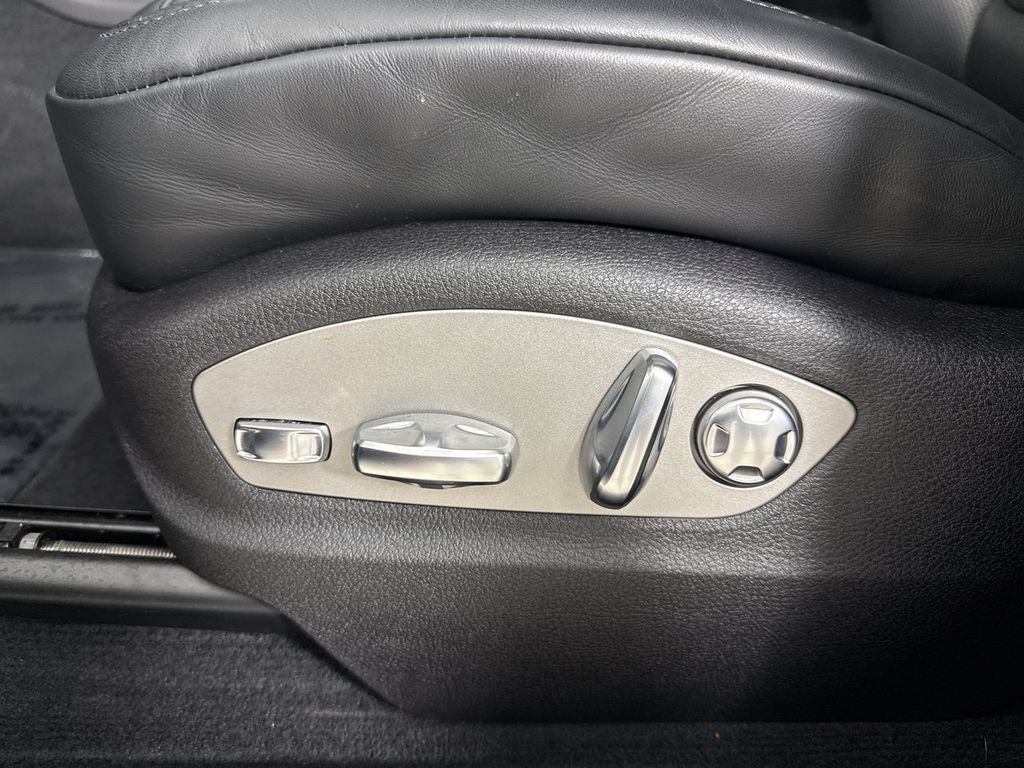 Certified 2026 Porsche Macan AWD/4WD image 40