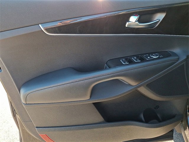 Used 2017 Kia Sorento L image 12