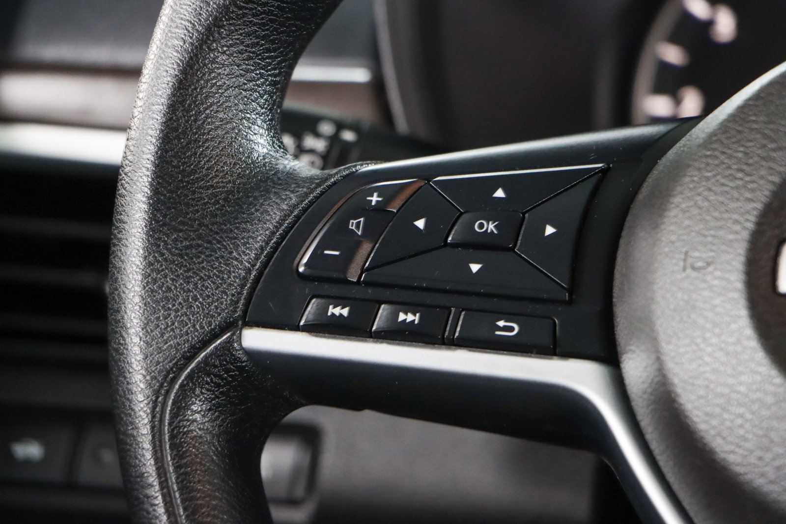 Used 2024 Nissan Altima 2.5 SV image 13