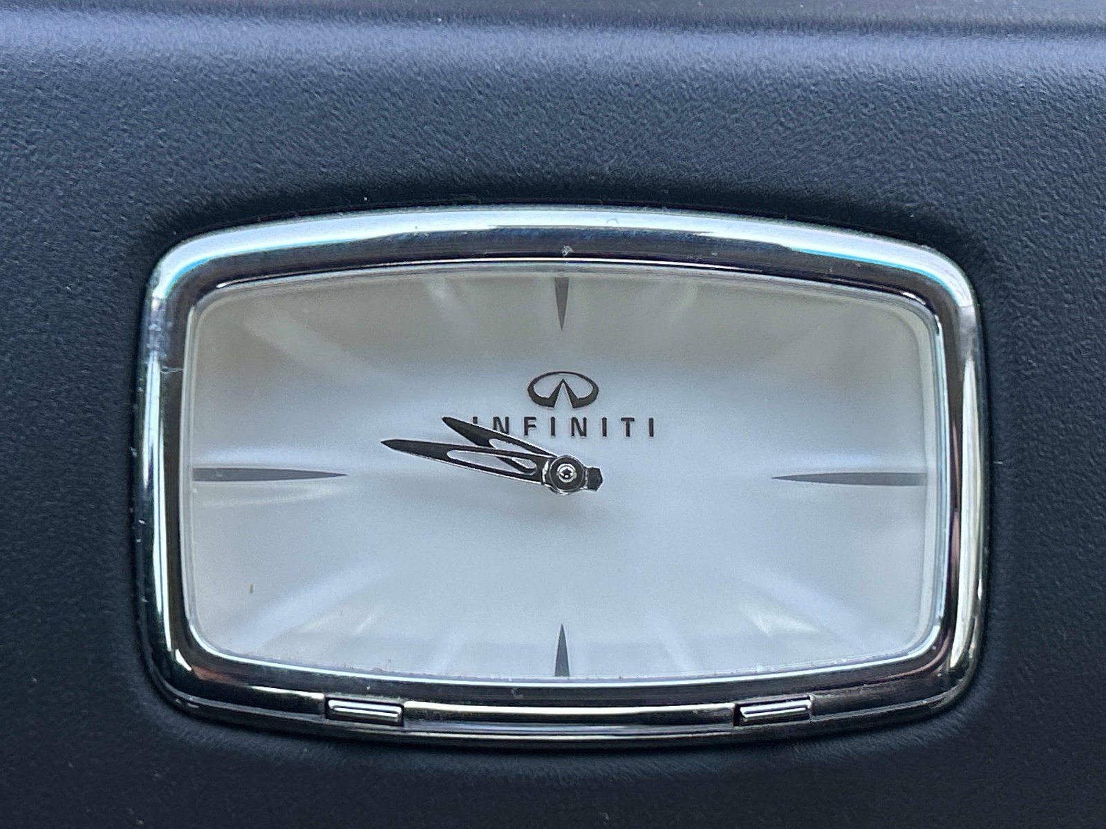 Used 2011 INFINITI M37 w/ Premium Pkg image 32