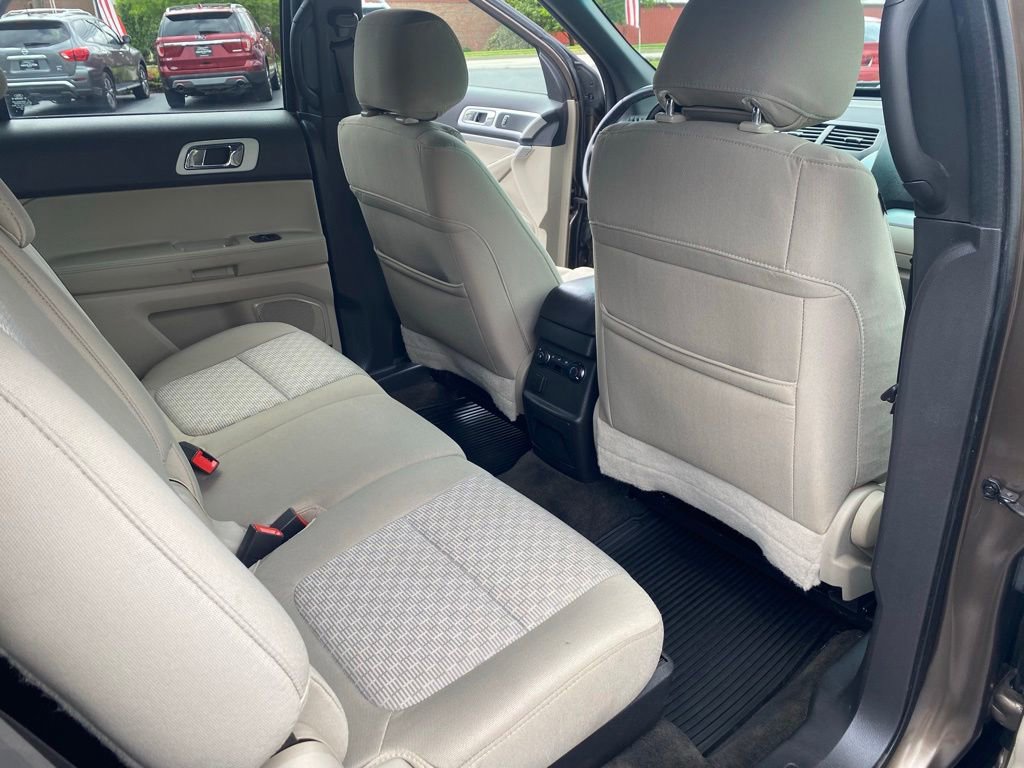 Used 2015 Ford Explorer XLT w/ Equipment Group 201A AWD/4WD image 22
