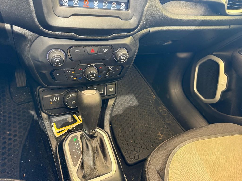 Used 2018 Jeep Renegade Latitude w/ Popular Equipment Group image 16