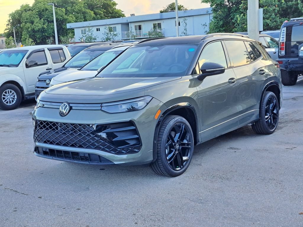 New 2026 Volkswagen Tiguan SE R-Line FWD image 3