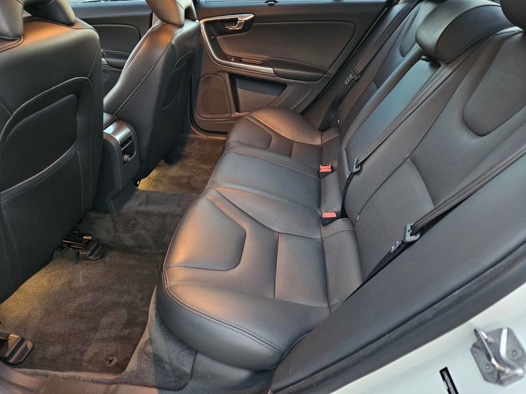 Used 2017 Volvo S60 T5 Inscription image 12