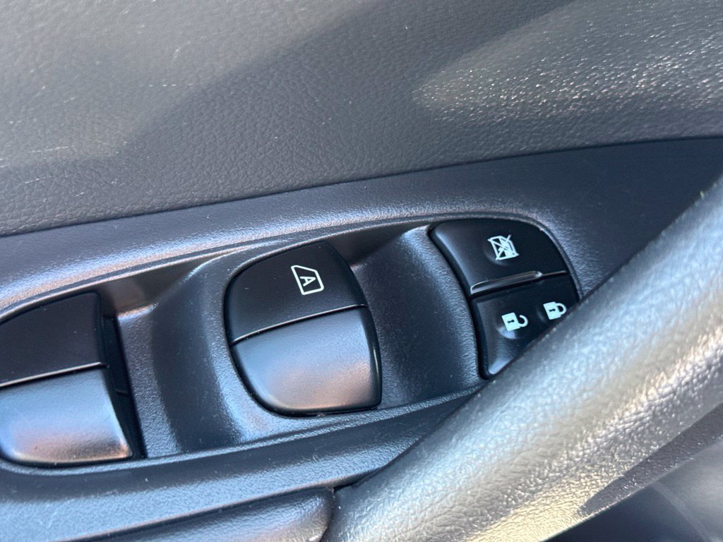 Used 2018 Nissan Rogue SV w/ Premium Package AWD/4WD image 13
