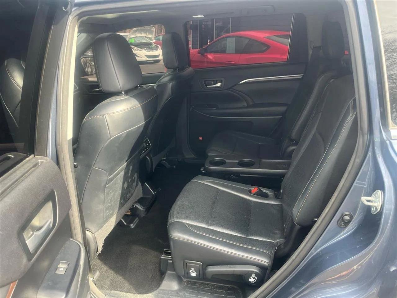 Used 2015 Toyota Highlander Limited image 17