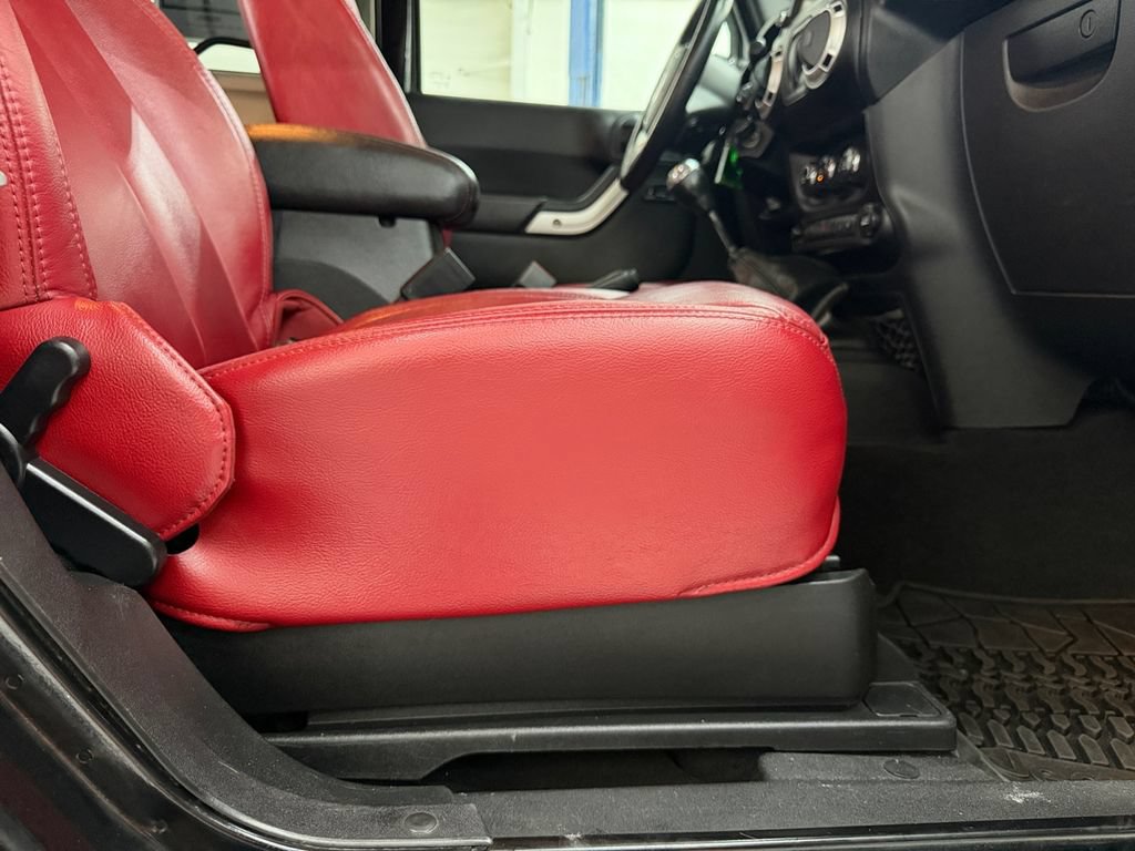 Used 2013 Jeep Wrangler Rubicon AWD/4WD image 47