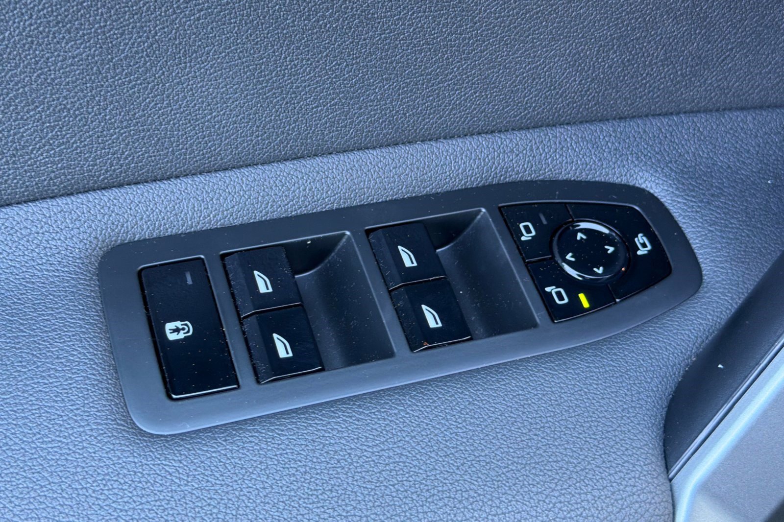 Used 2026 BMW iX xDrive60 w/ M Sport Package image 13