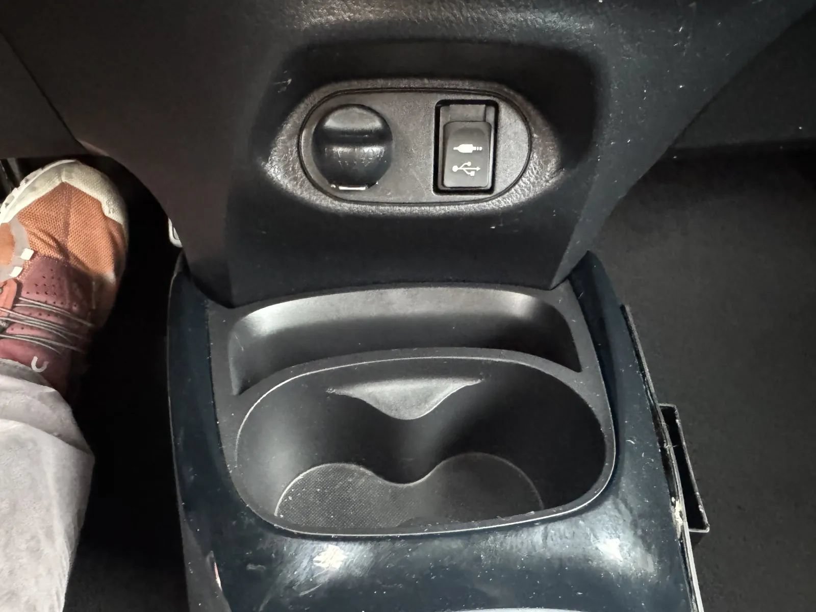 Used 2018 Toyota Yaris SE w/ Carpet Mat Package FWD image 21