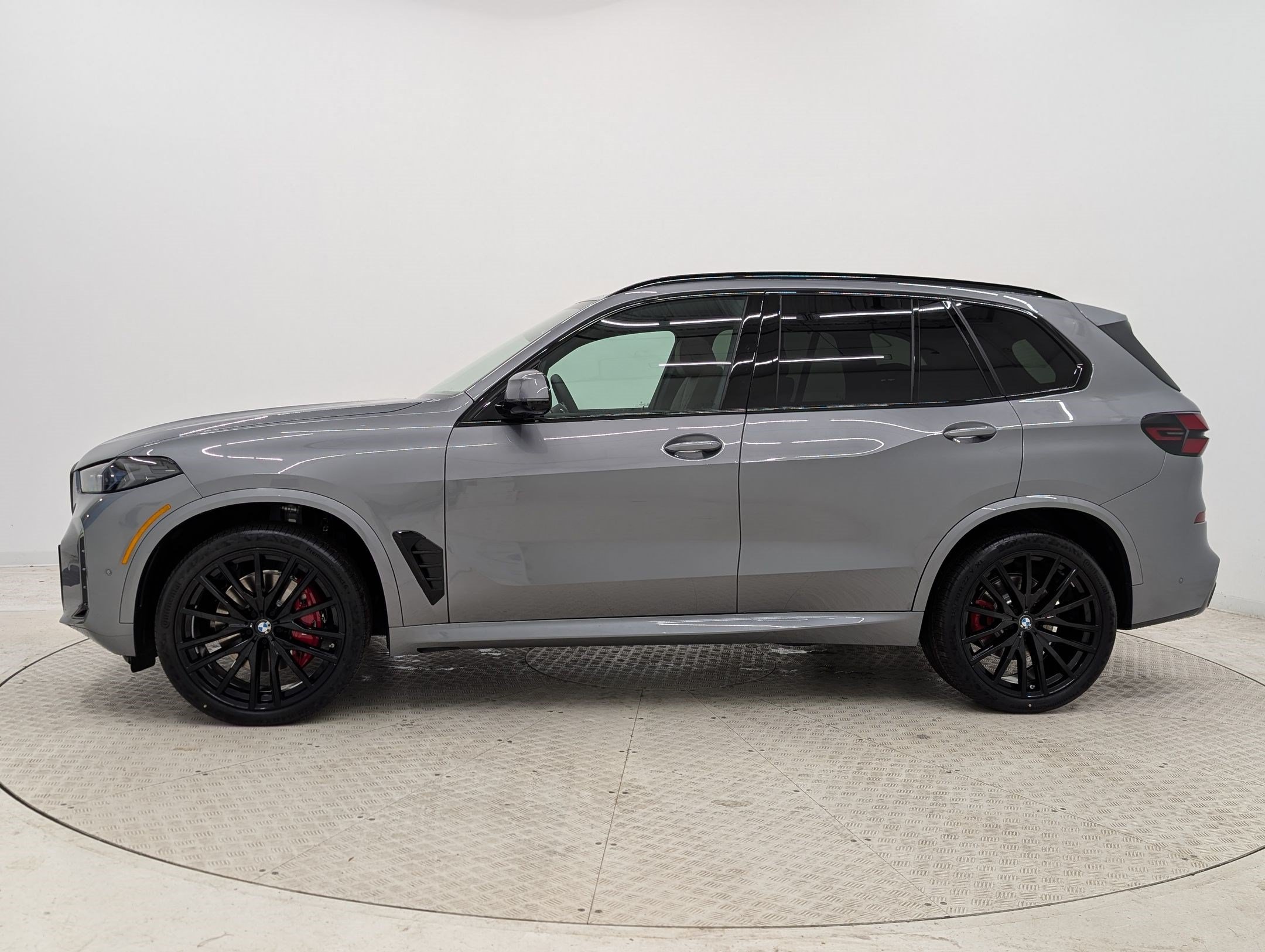 New 2026 BMW X5 sDrive40i w/ M Sport Package RWD image 2
