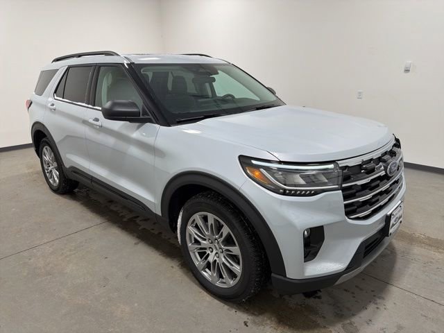 New 2026 Ford Explorer Active w/ Active Comfort Package image 3