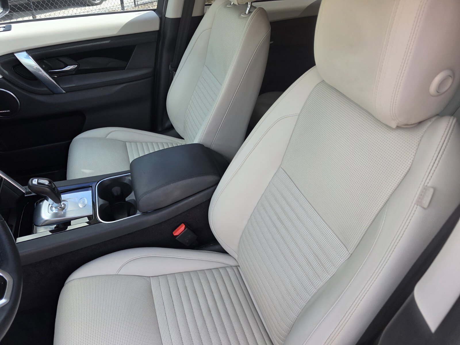 Certified 2023 Land Rover Discovery Sport SE image 12