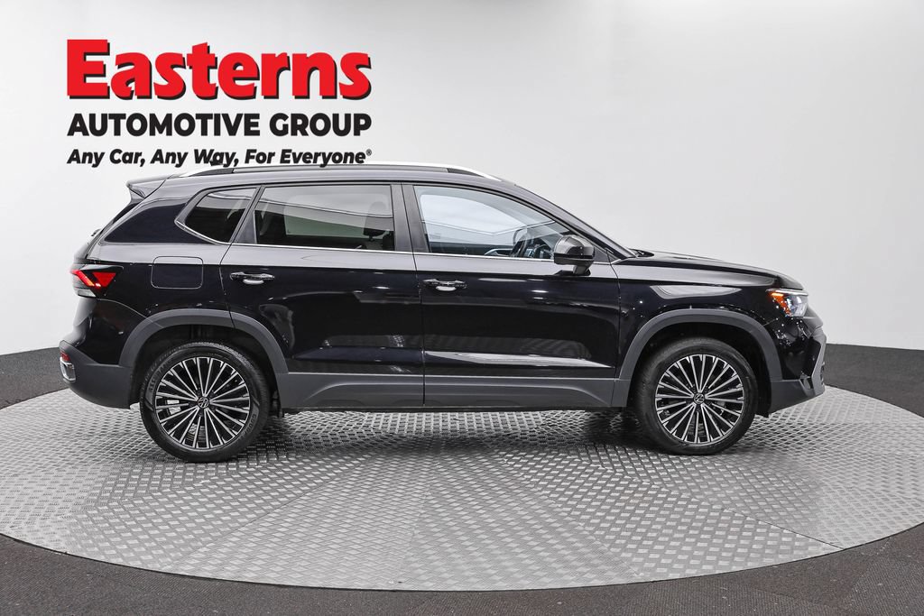 Used 2025 Volkswagen Taos SE FWD image 5