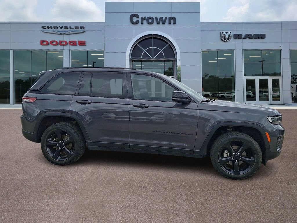 Used 2023 Jeep Grand Cherokee Altitude image 7