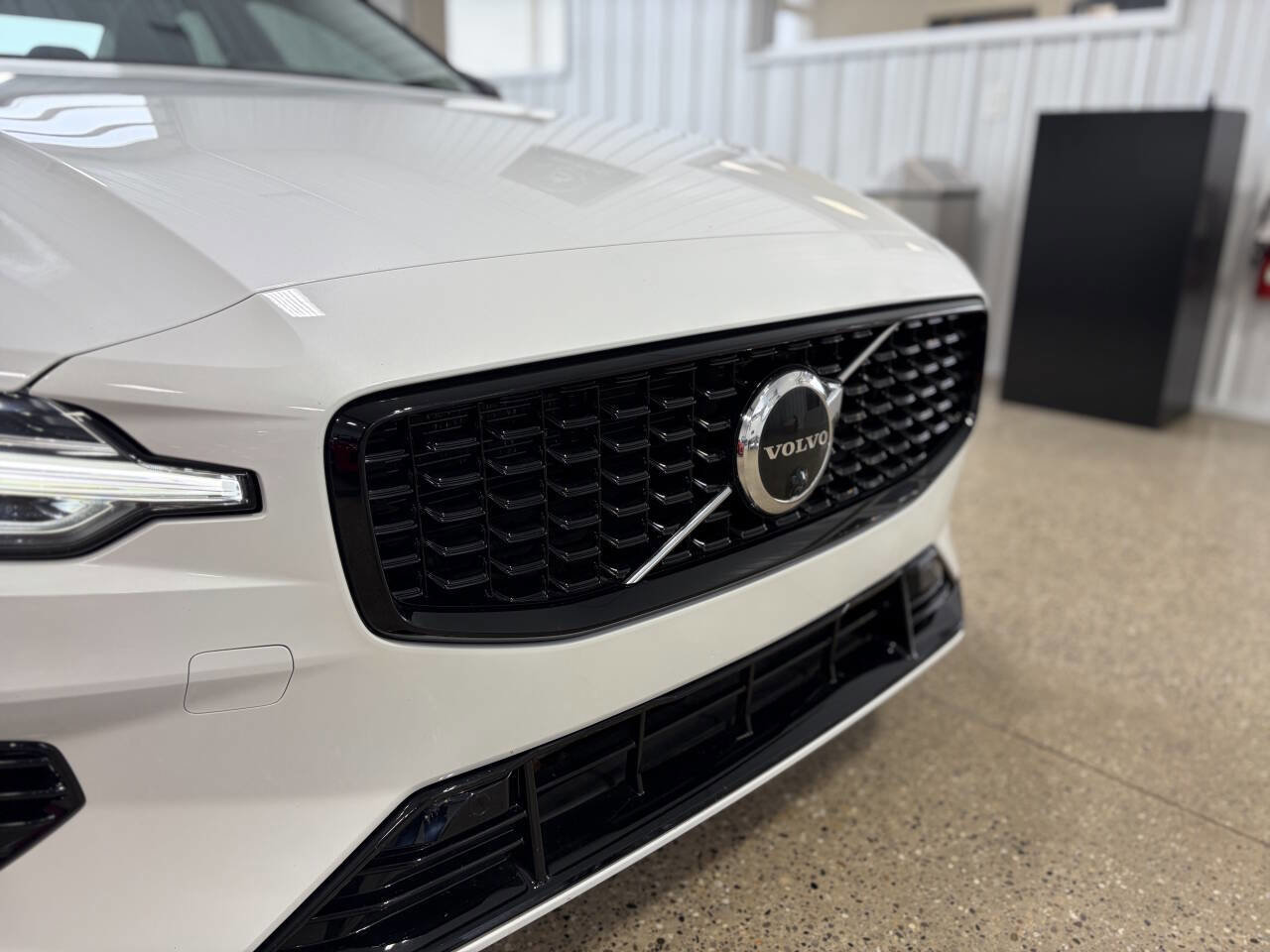 Used 2023 Volvo S60 T8 Plus image 32