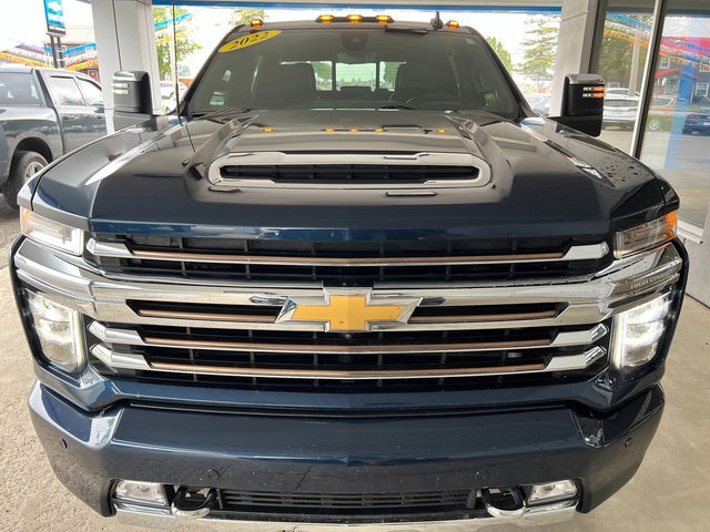 Used 2022 Chevrolet Silverado 2500 High Country w/ Technology Package image 3