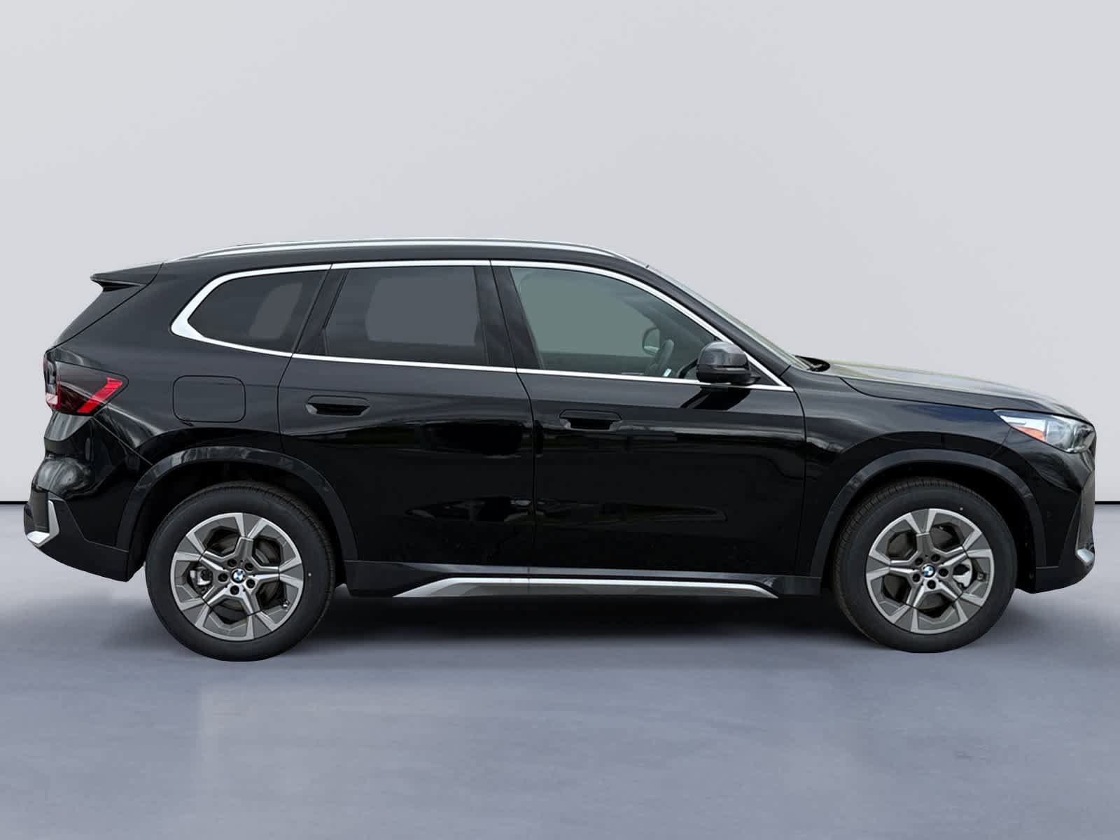 New 2026 BMW X1 xDrive28i w/ Technology Package AWD/4WD image 2