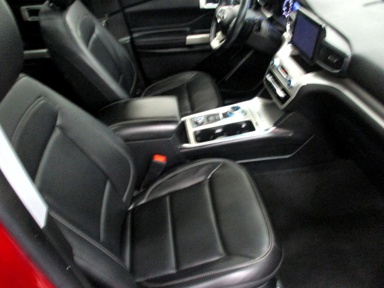 Used 2021 Ford Explorer XLT w/ Equipment Group 202A image 14