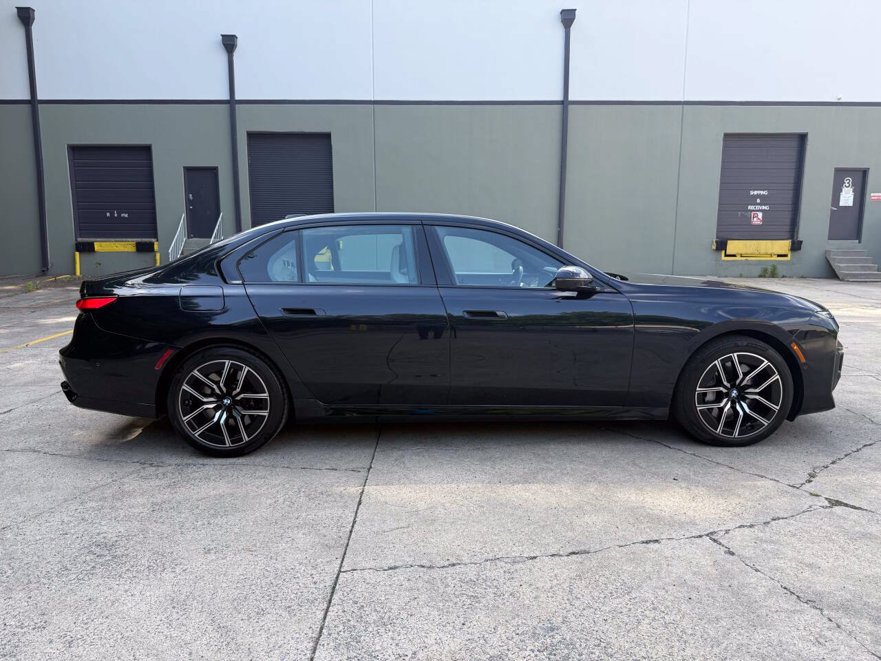Used 2023 BMW 760i xDrive AWD/4WD image 13