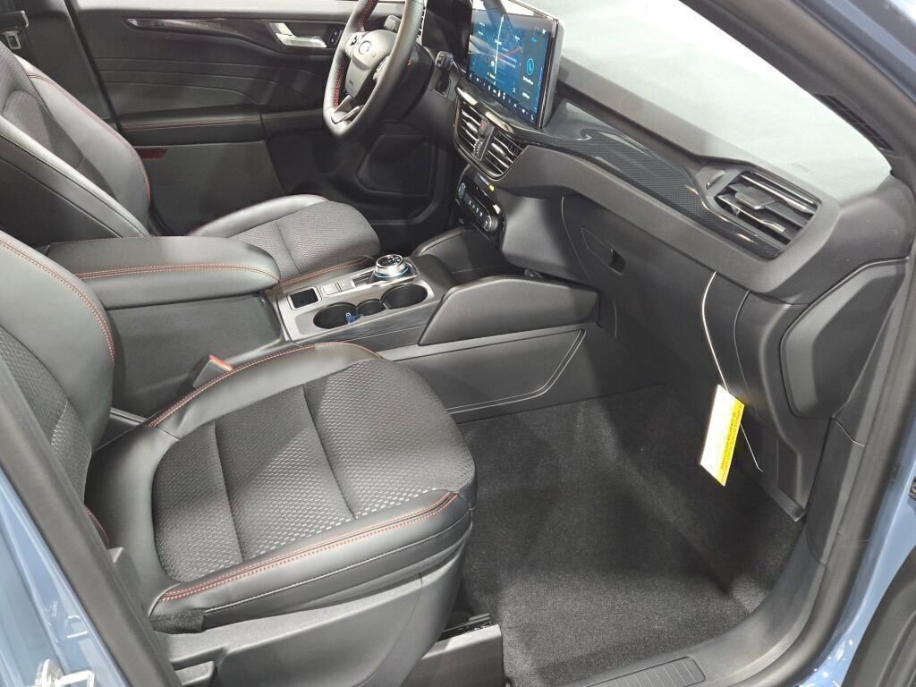 New 2025 Ford Escape ST-Line w/ Tech Pack #1 image 6