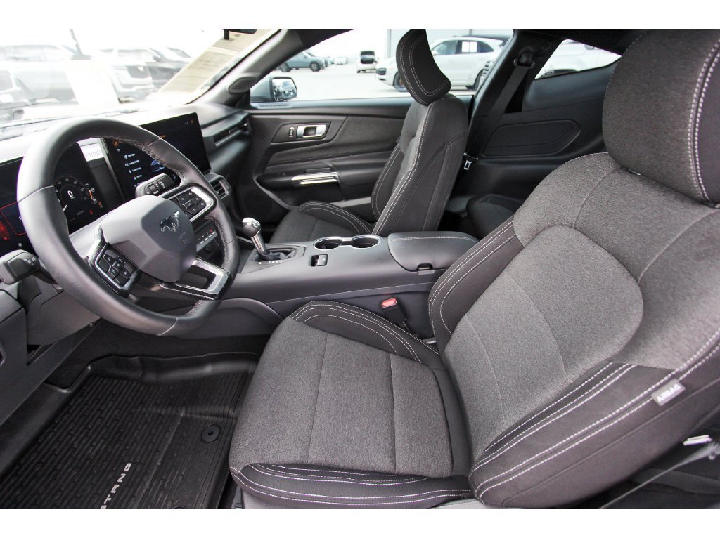 Used 2025 Ford Mustang Coupe RWD image 6
