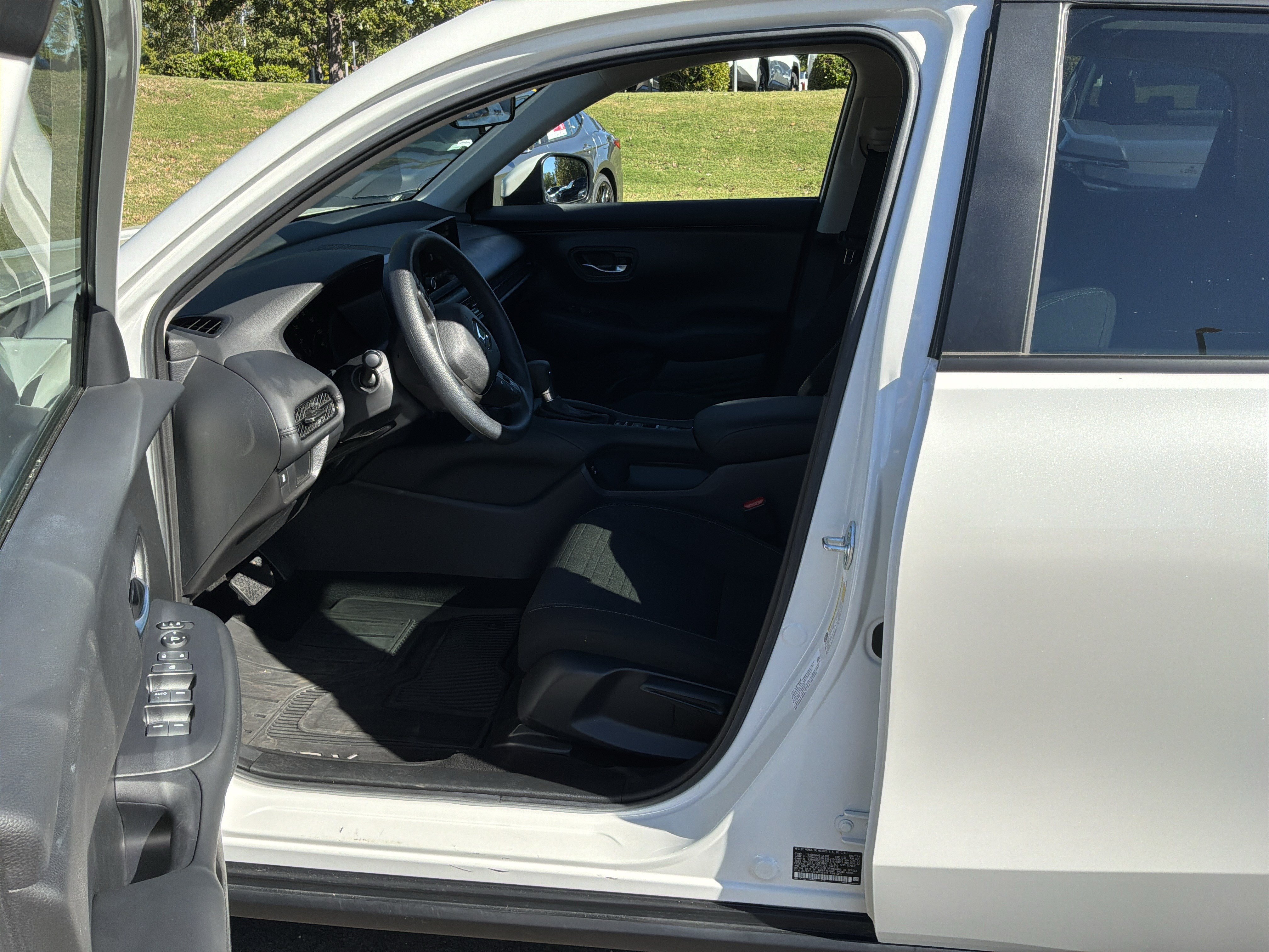 Used 2025 Honda HR-V LX image 16