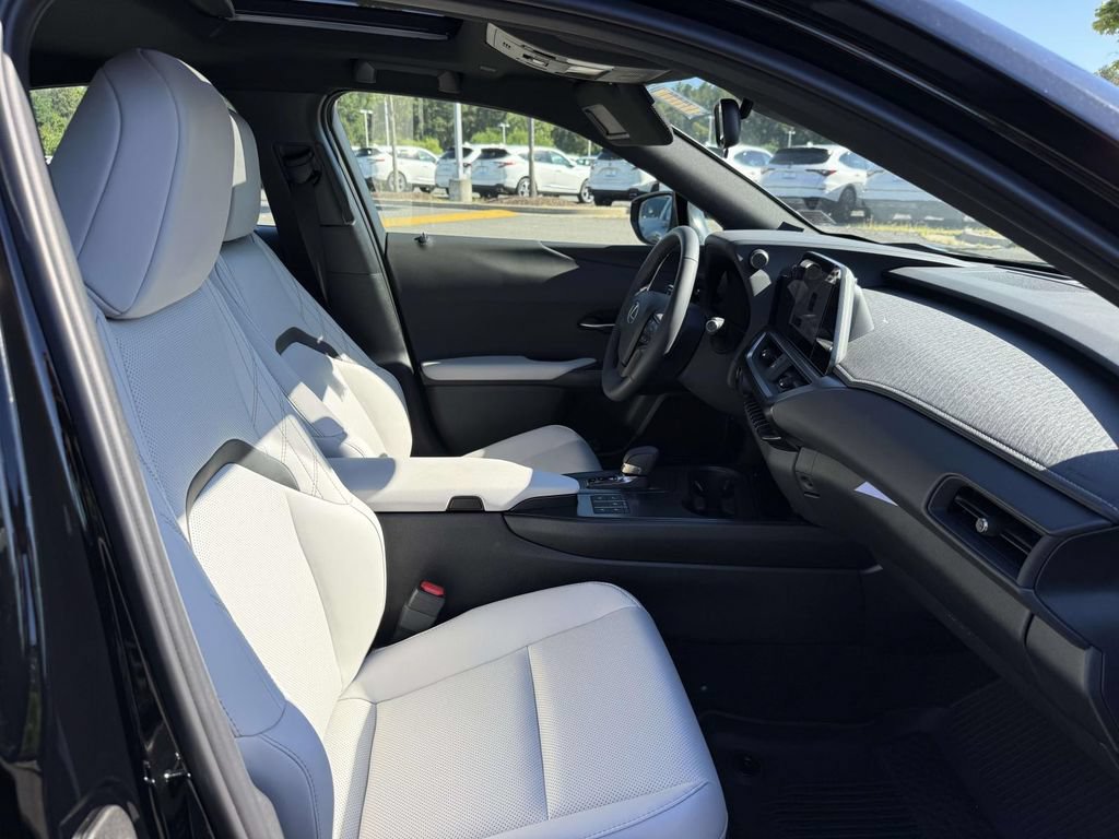 Used 2025 Lexus UX 300h AWD w/ Accessory Package (Z1) image 15