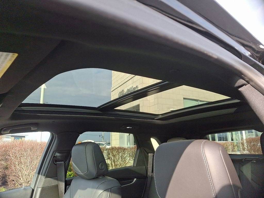 Certified 2025 Cadillac XT5 Premium Luxury w/ LPO, Floor Liner Package image 20