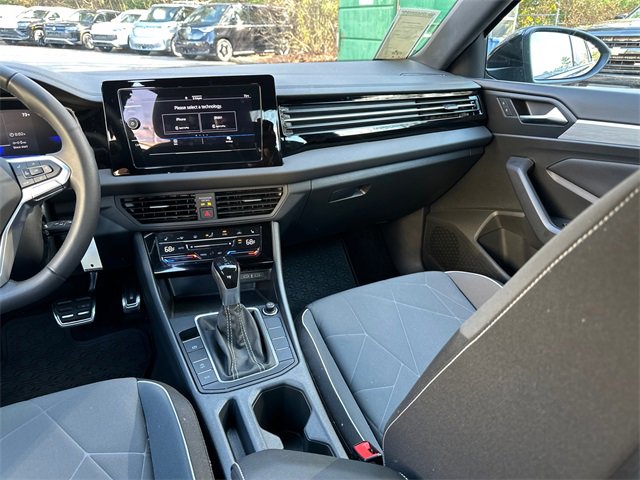 Used 2025 Volkswagen Jetta Sport image 15