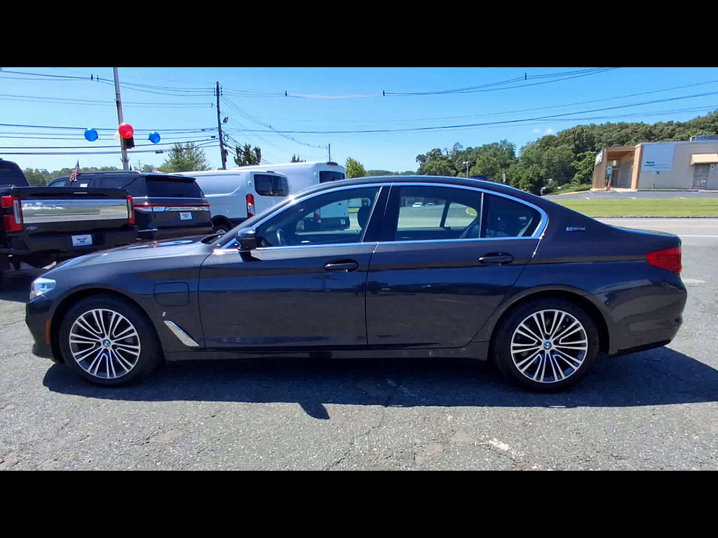 Used 2019 BMW 530e xDrive w/ Convenience Package AWD/4WD image 5