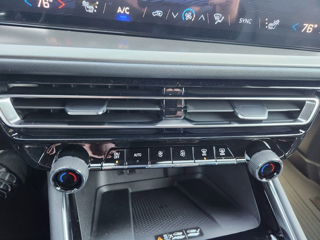 New 2026 Chevrolet Traverse LT w/ Sun and Wheel Package image 19