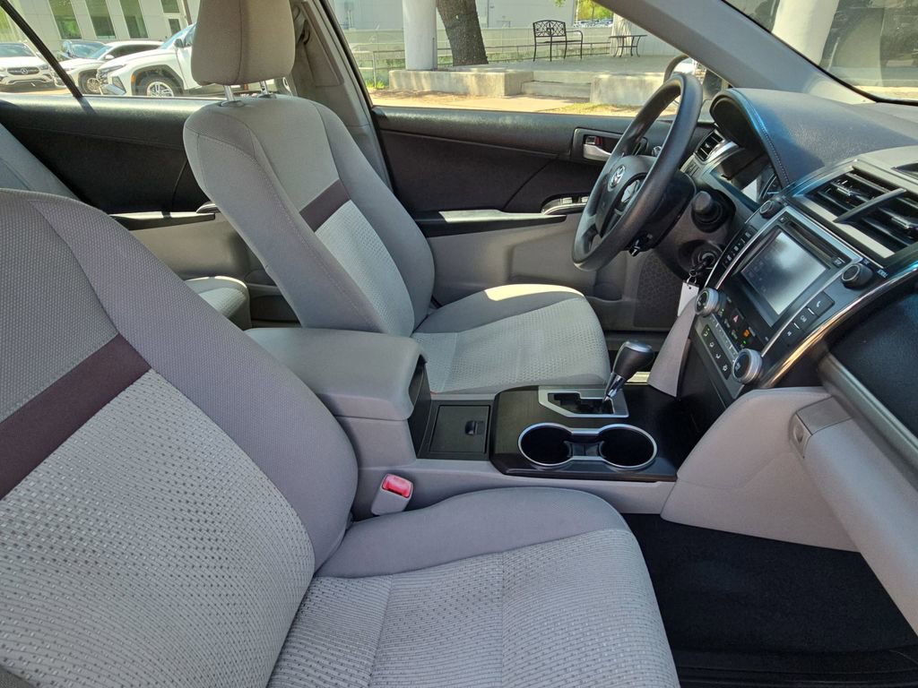 Used 2012 Toyota Camry LE image 10