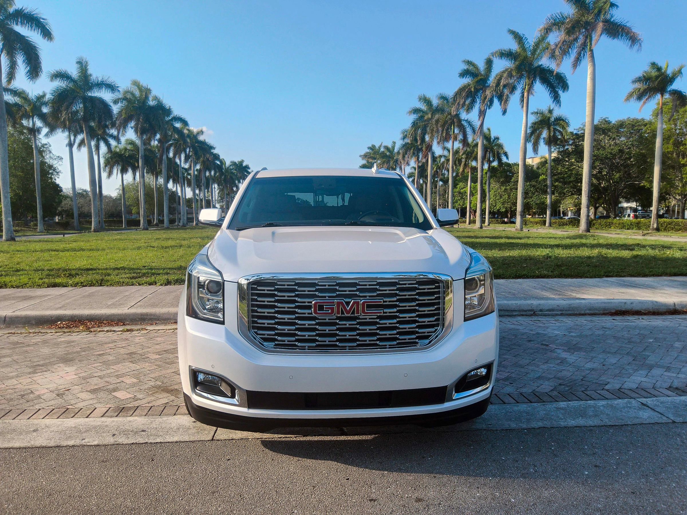 Used 2018 GMC Yukon Denali w/ Enhanced Security Package AWD/4WD image 3