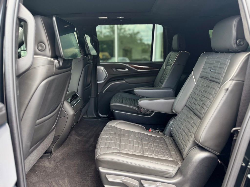 Used 2024 Cadillac Escalade ESV Sport Platinum w/ LPO, ONYX Package image 27