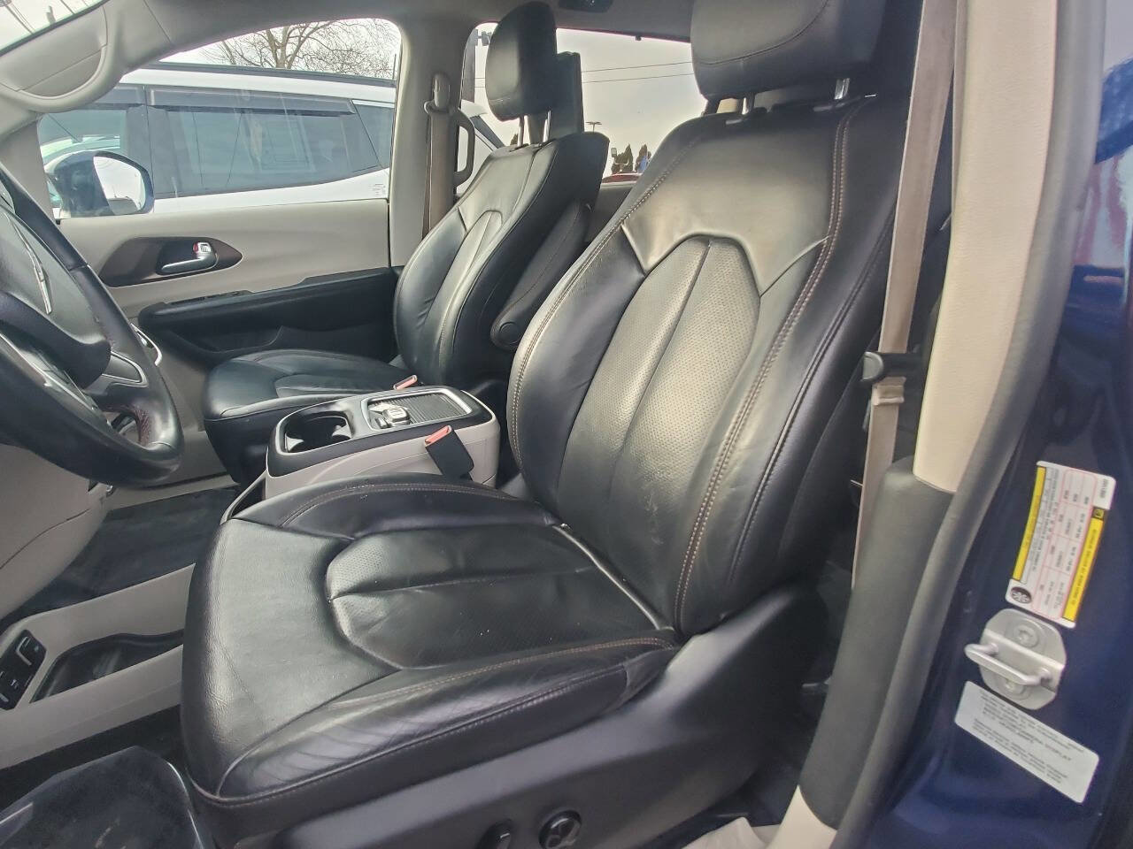 Used 2017 Chrysler Pacifica Touring-L Plus w/ Advanced Safetytec Group image 10