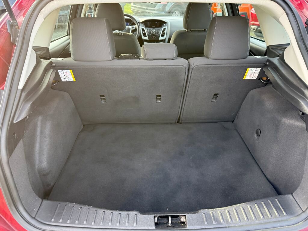 Used 2014 Ford Focus SE FWD image 7