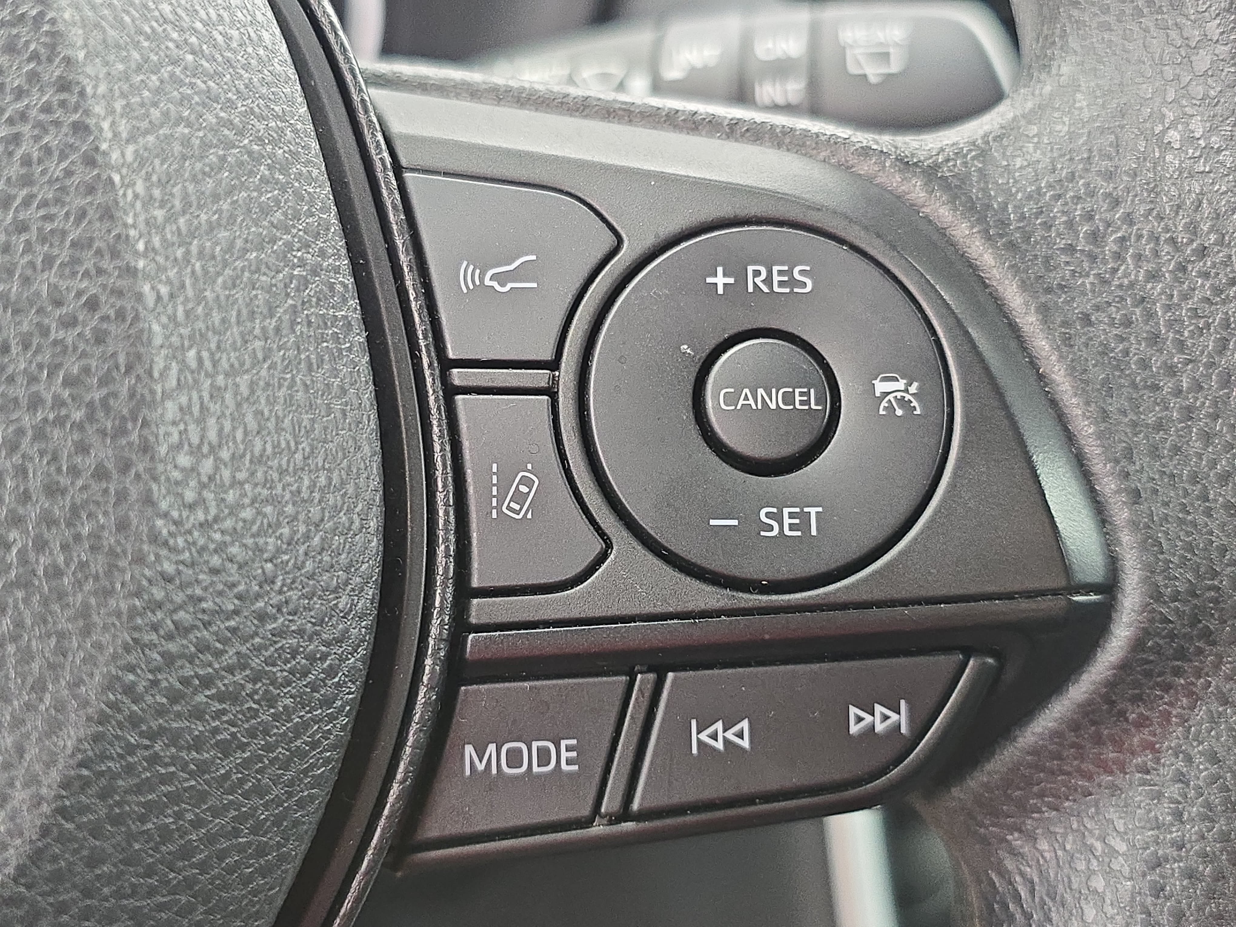 Used 2025 Toyota RAV4 XLE FWD image 17