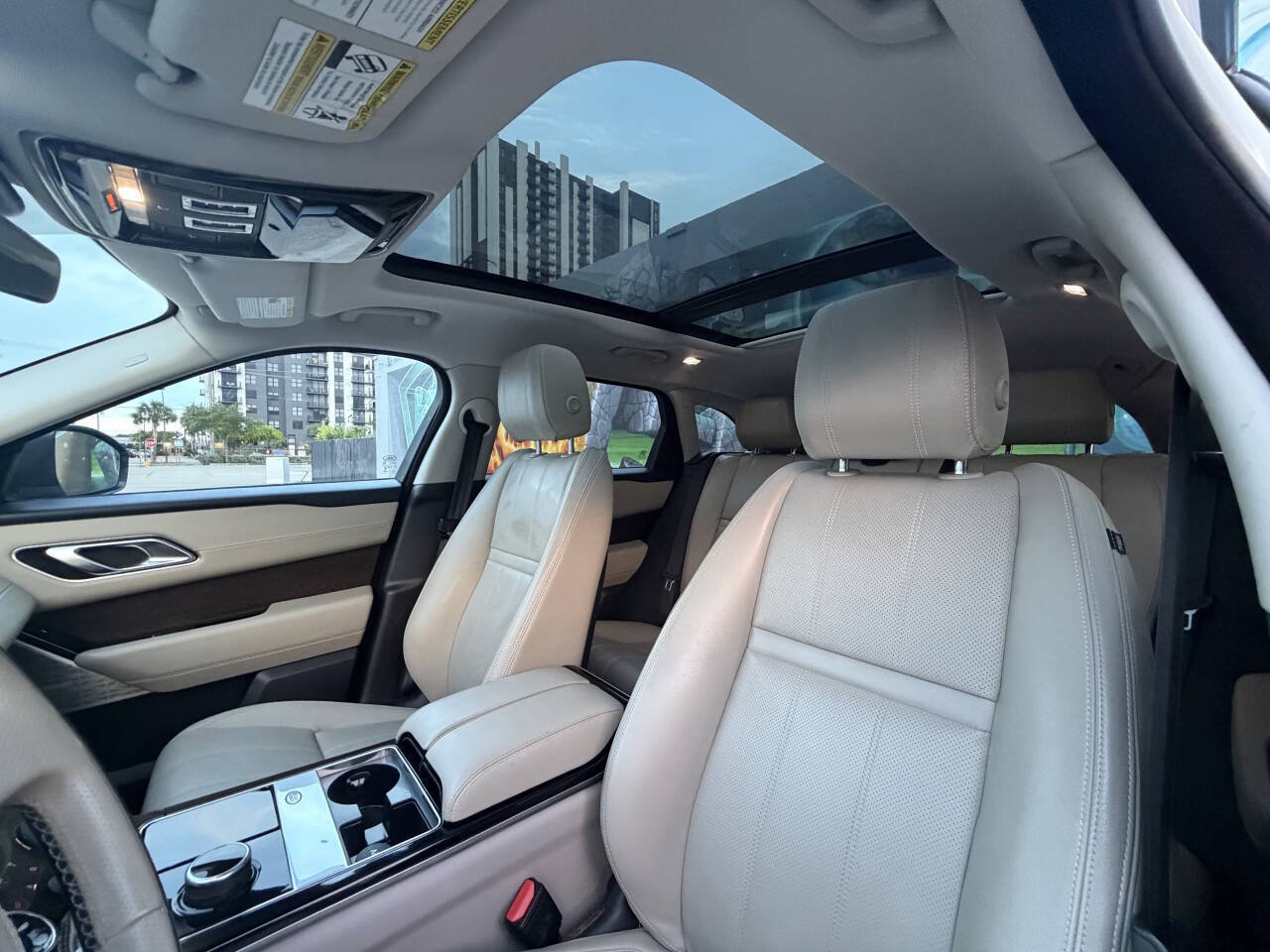 Used 2018 Land Rover Range Rover Velar R-Dynamic SE AWD/4WD image 18
