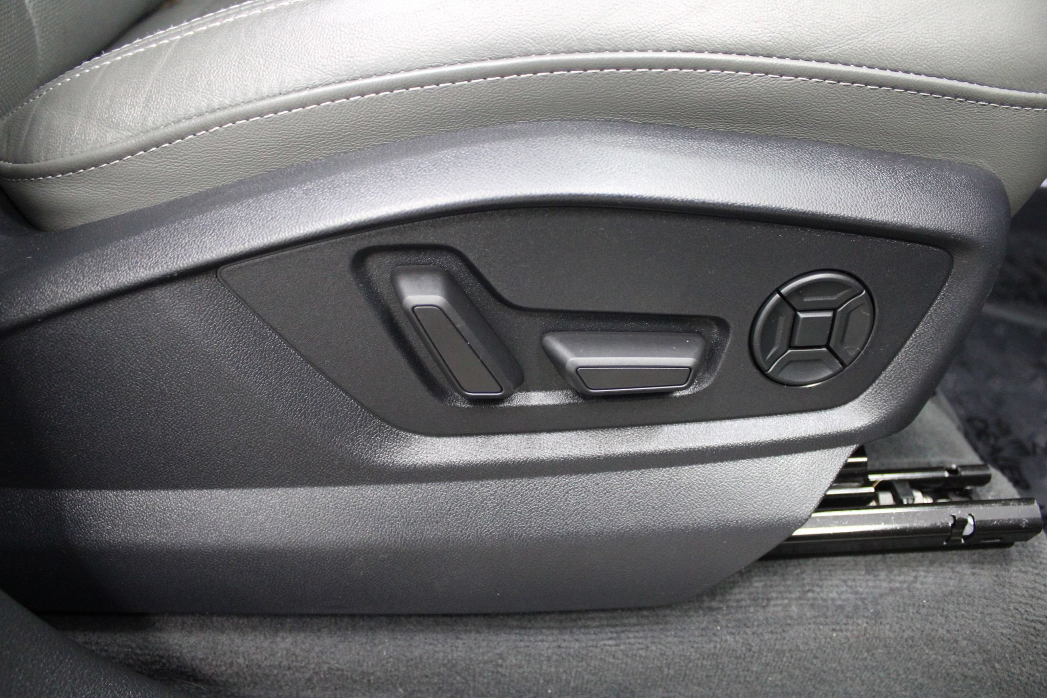 Used 2020 Audi Q8 Premium Plus AWD/4WD image 31