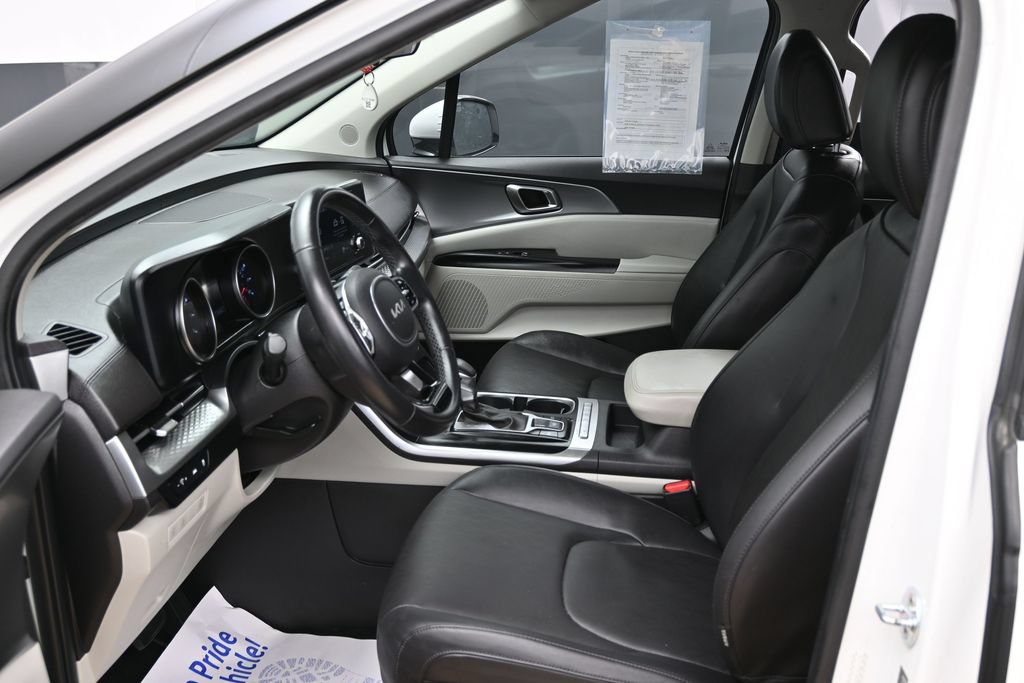 Used 2022 Kia Carnival LX FWD image 16