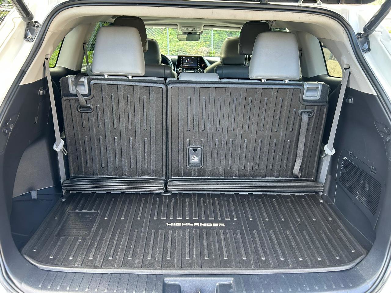 Used 2021 Toyota Highlander XLE image 16