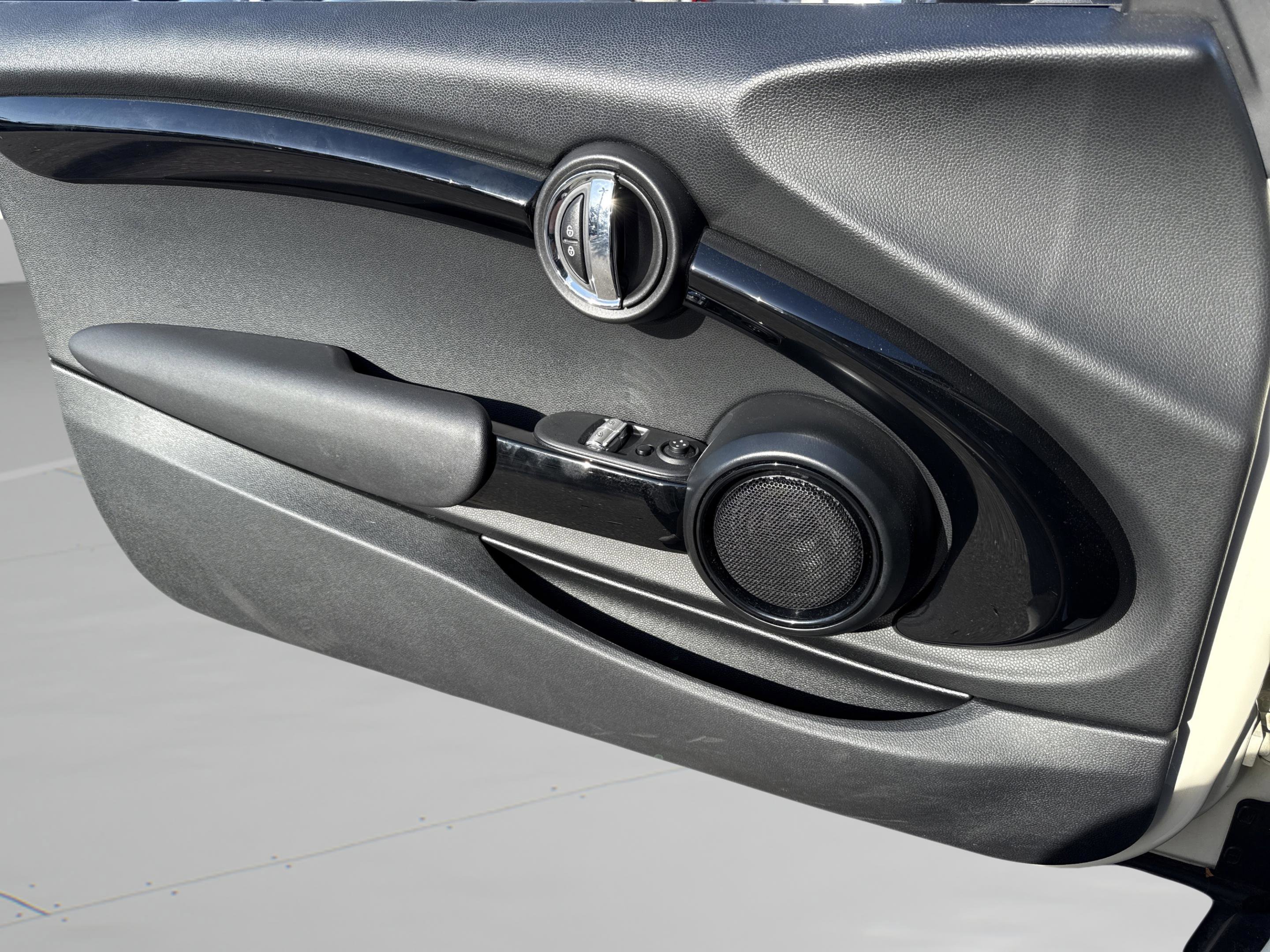 Used 2019 MINI Cooper S image 21