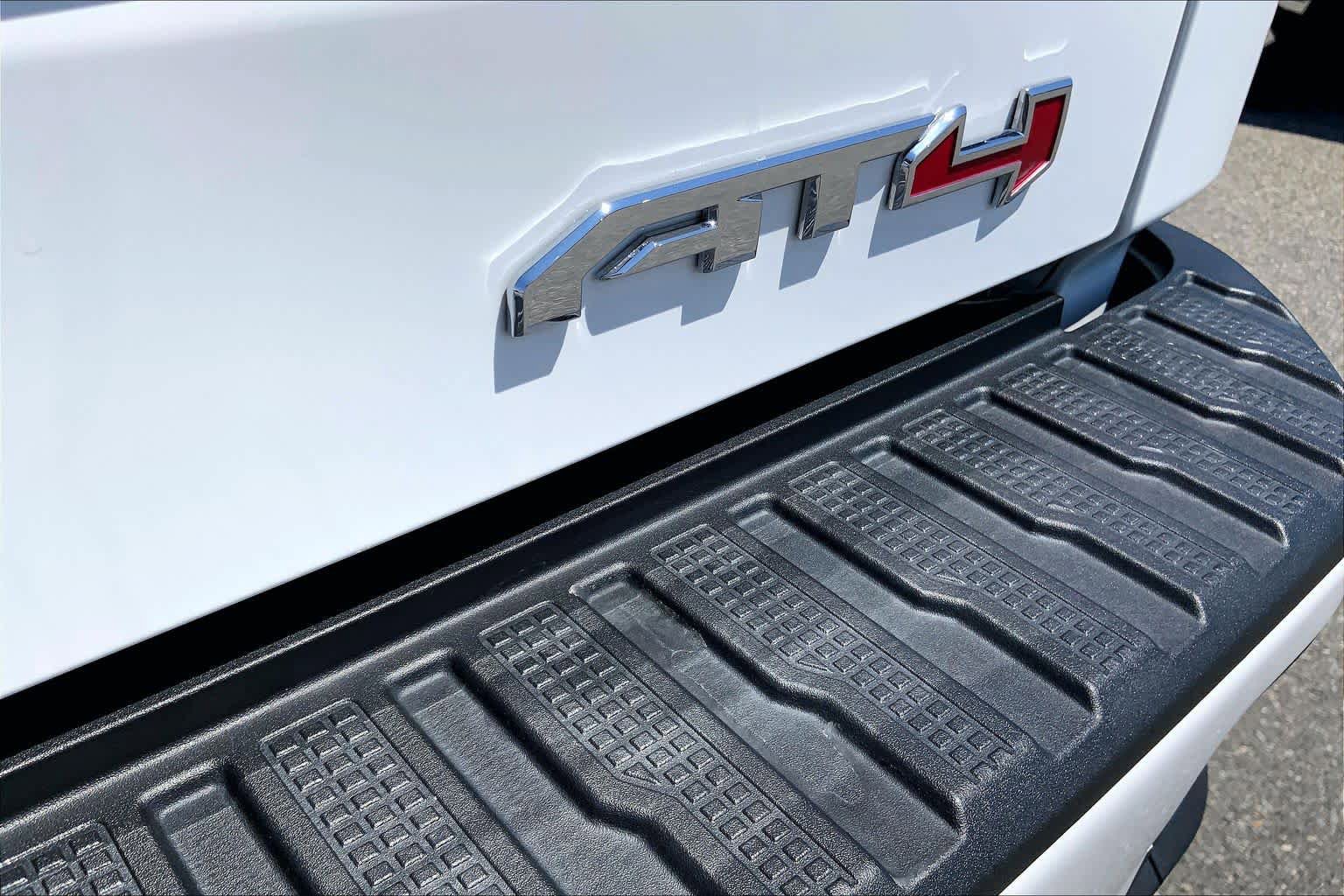 Used 2022 GMC Sierra 1500 AT4 w/ AT4 Premium Package AWD/4WD image 10